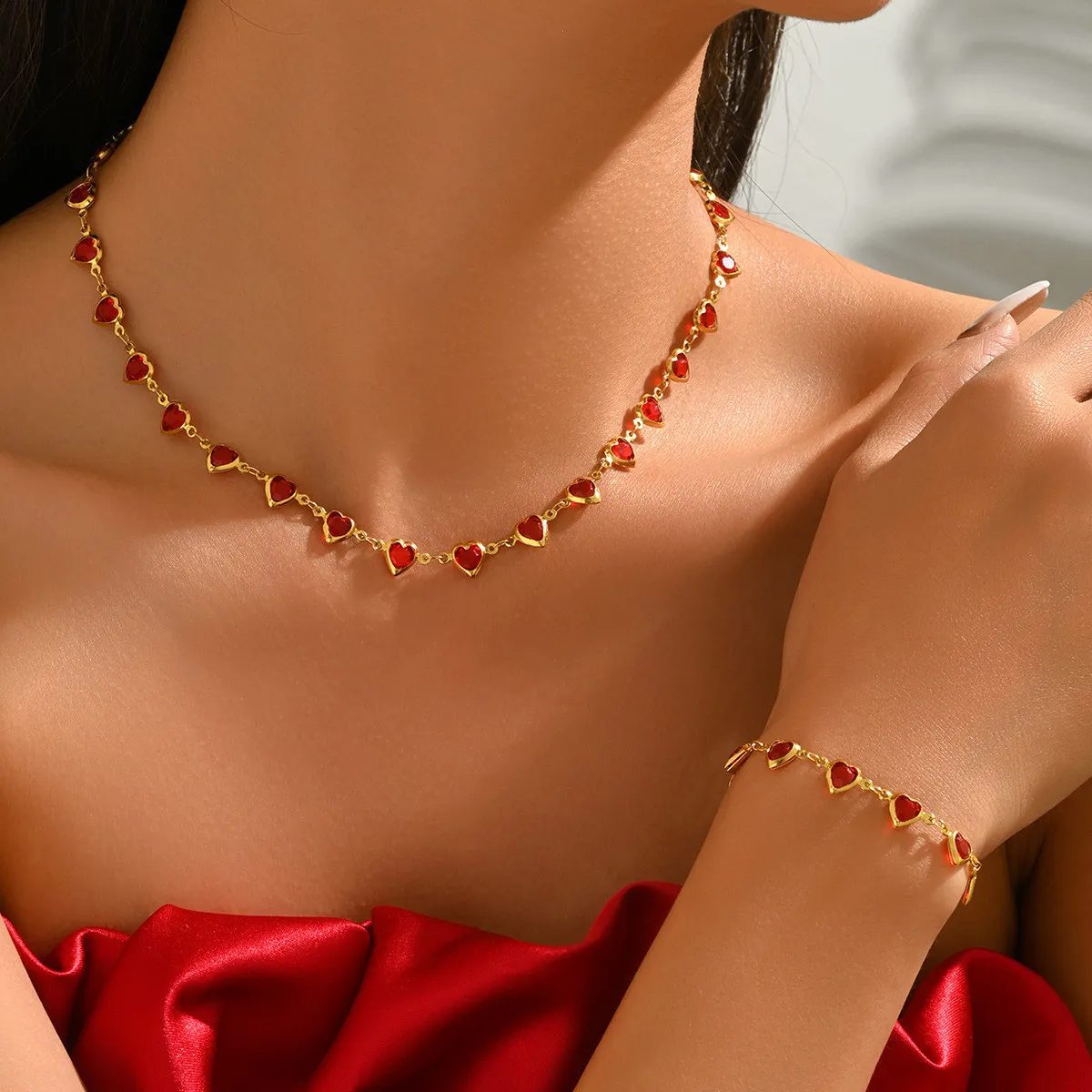 retro personality clavicle chain, heart-shaped red glass gold necklace, light luxury, niche dopamine jewelry accessories