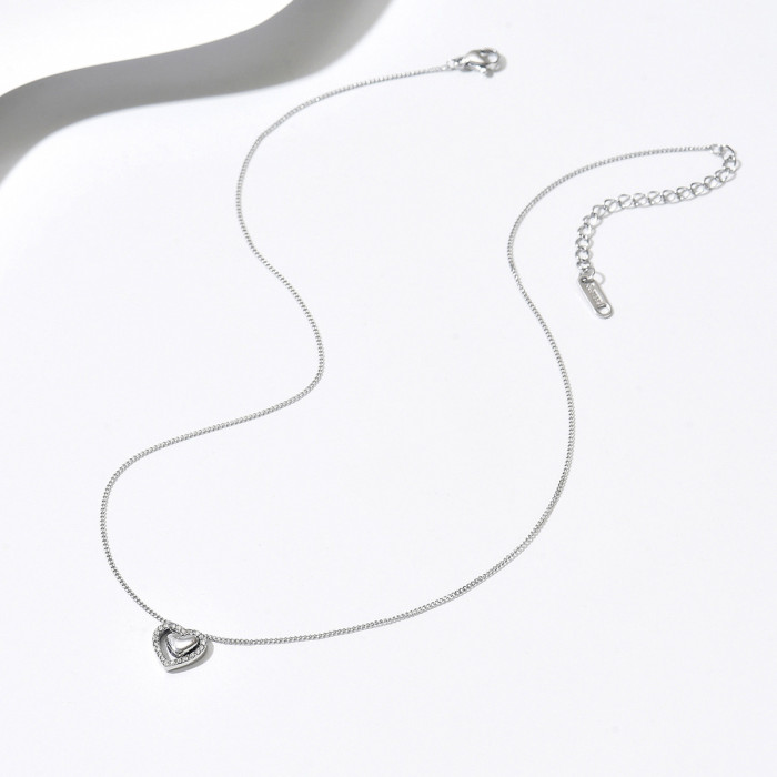 European and American niche design double-heart diamond-encrusted titanium steel collarbone necklace with a high-end feel, heart pendant necklace, elegant and versatile for everyday wear