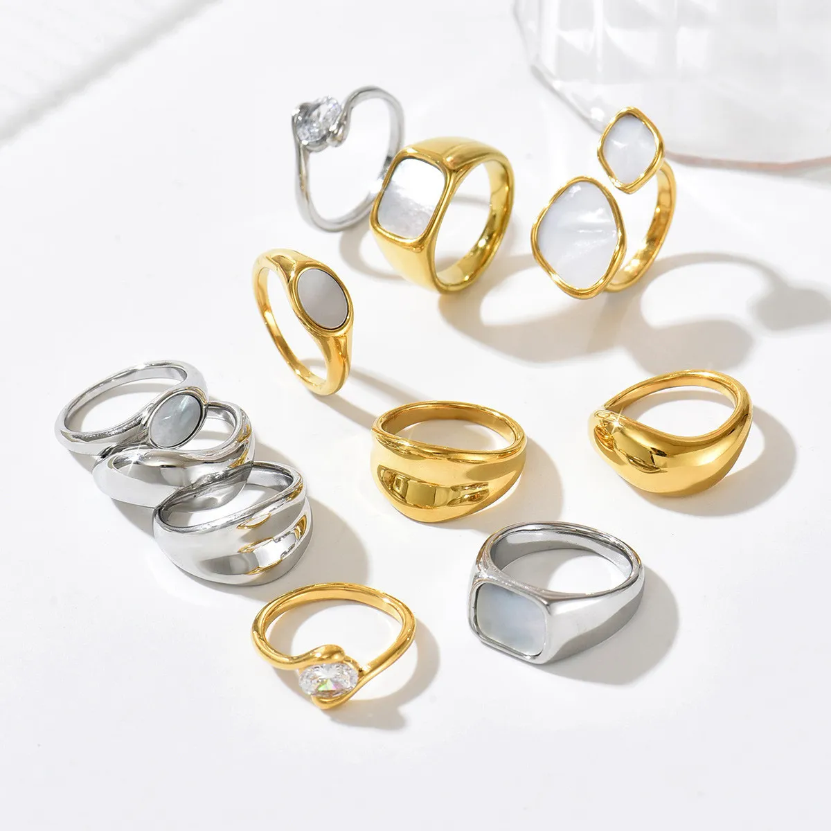 Cross-Border Two-Tone Daisy Inlaid Diamond Necklace main image