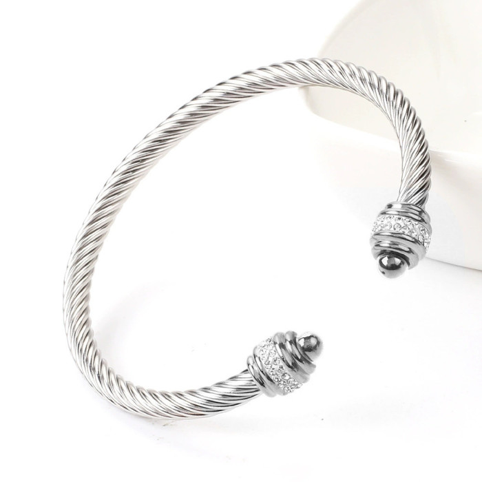 Non-fading twisted titanium steel bracelet for women with black beads and gold accents, stainless steel jewelry, high-quality cross-border wholesale in stock
