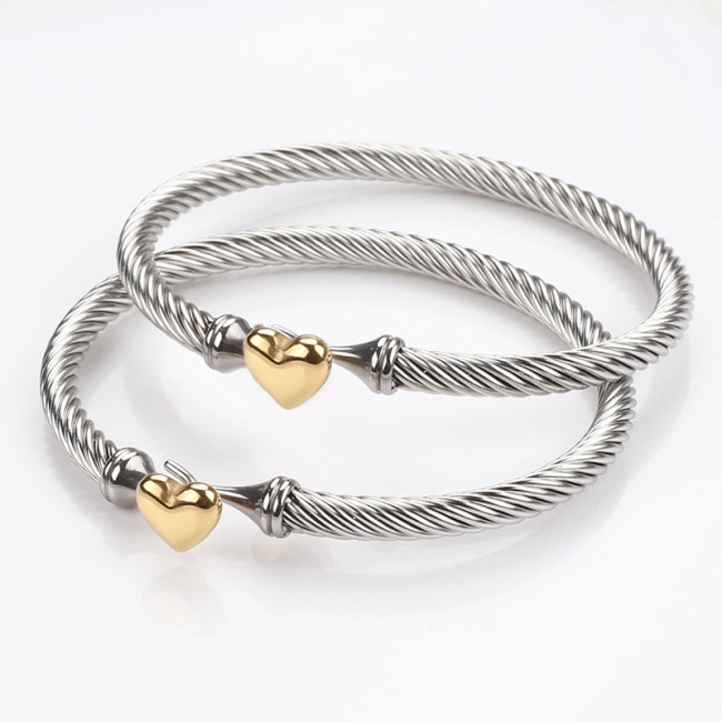 European and American heart-shaped women's bracelet, stainless steel electroplated silver open heart bracelet, titanium steel popular cross-border jewelry wholesale