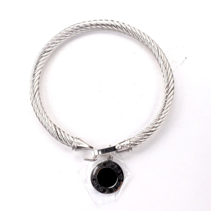 European and American English Letter Horseshoe Buckle Stainless Steel Bracelet for Women, Titanium Steel Jewelry, Roman Numeral Pendant, Wholesale Jewelry