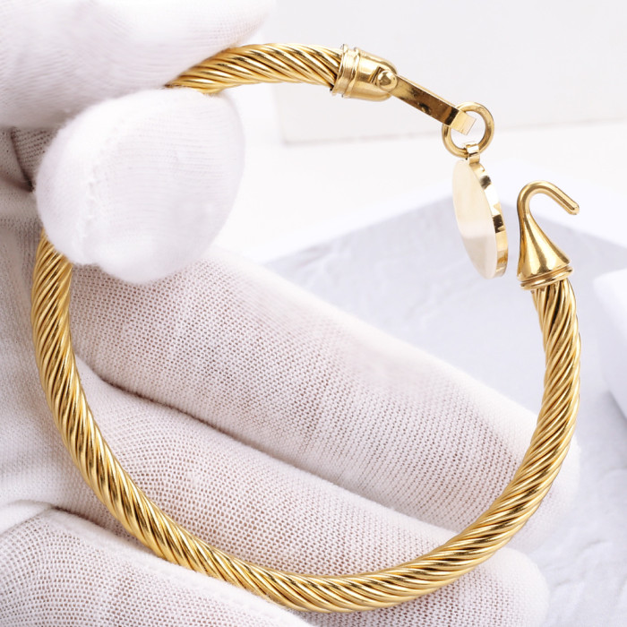 European and American English Letter Horseshoe Buckle Stainless Steel Bracelet for Women, Titanium Steel Jewelry, Roman Numeral Pendant, Wholesale Jewelry