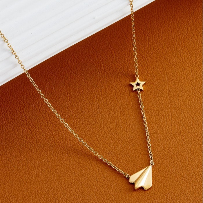 New popular fashion simple airplane necklace for women, unique design, titanium steel, non-fading, light luxury, versatile, high-end feel