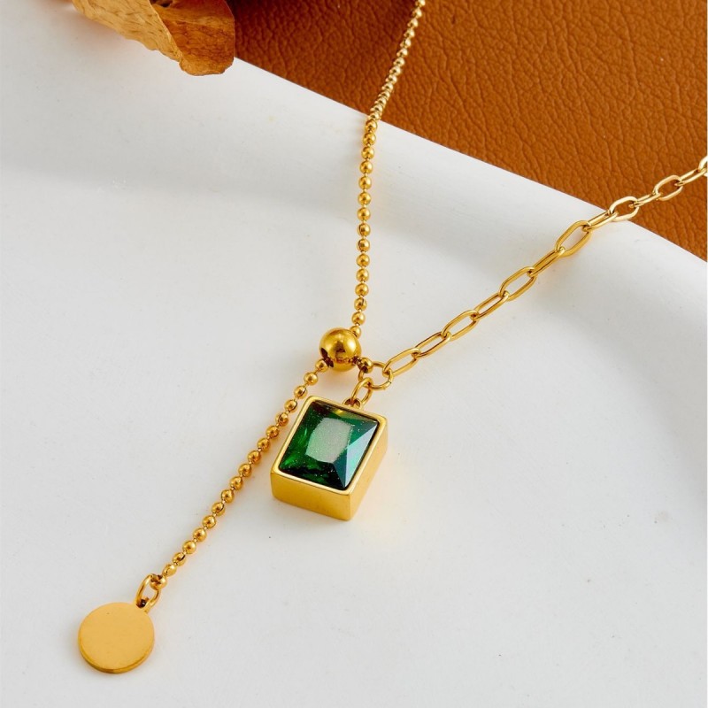 Gold-colored light luxury niche design high-end titanium steel non-fading necklace for women, collarbone chain, new trendy internet celebrity style