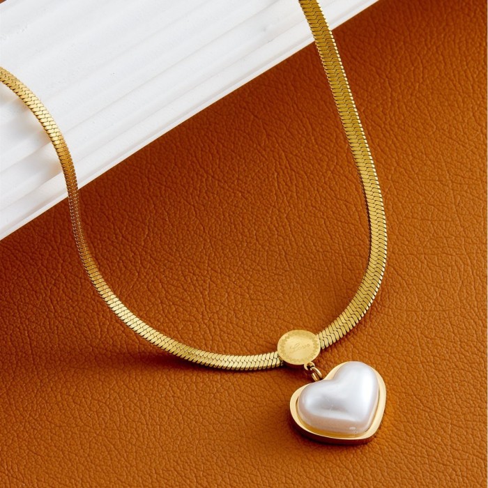 European and American cross-border high-end pearl heart titanium steel necklace for women, non-fading, simple and minimalist style collarbone chain, wholesale