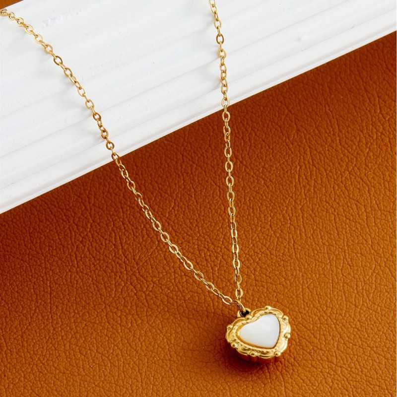 European and American retro heart-shaped geometric irregular necklace, women's titanium steel 18K gold-plated collarbone chain, available for wholesale