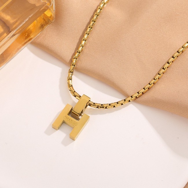 Cross-border European and American minimalist style letter H titanium steel necklace for women, long-lasting color retention, stylish and trendy, unisex versatile sweater chain