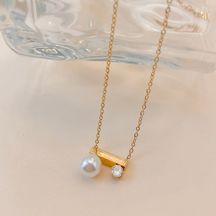Simple and versatile pearl butterfly necklace for women, fashionable and high-end. Stainless steel, non-fading, wholesale from manufacturer