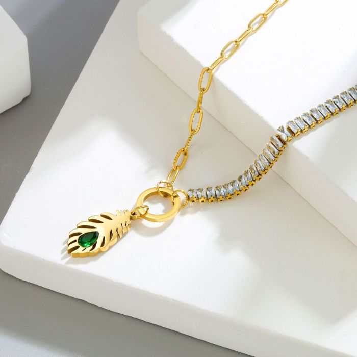 European and American cross-border personalized niche stainless steel necklace with feather inlaid green diamond, gold-plated, light luxury fashion titanium steel necklace for women