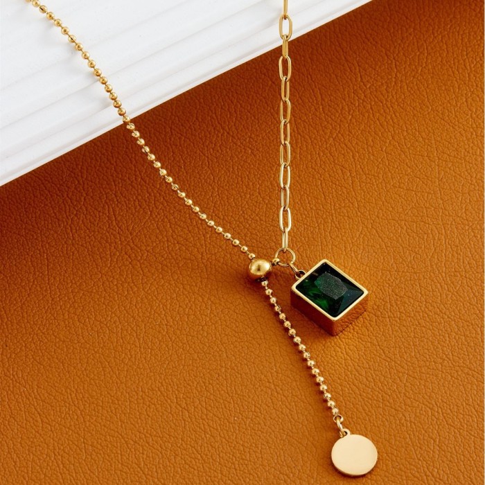 Gold-colored light luxury niche design high-end titanium steel non-fading necklace for women, collarbone chain, new trendy internet celebrity style