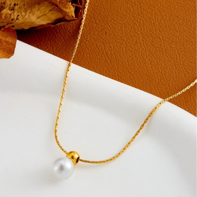 French-style minimalist luxury niche pearl pendant necklace, 18k titanium steel, versatile and elegant design