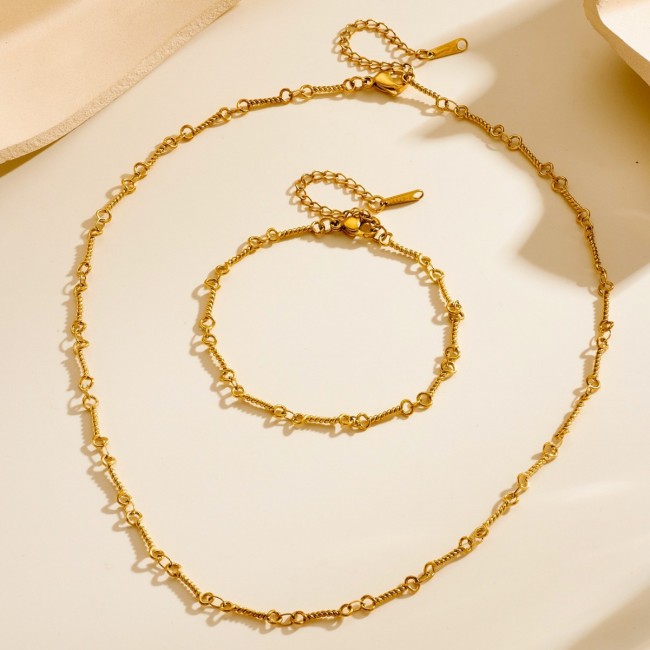 Fashion Accessories: Gold-plated women's stainless steel double-ring clasp necklace with a simple and sophisticated feel, niche design