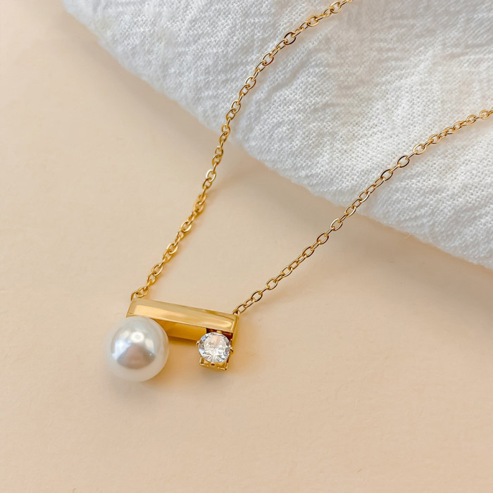 Simple and versatile pearl butterfly necklace for women, fashionable and high-end. Stainless steel, non-fading, wholesale from manufacturer