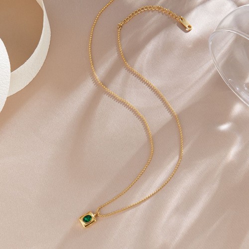 Niche luxury brand green crystal necklace for women, summer clavicle chain, decorative pendant, versatile with a high-end design sense