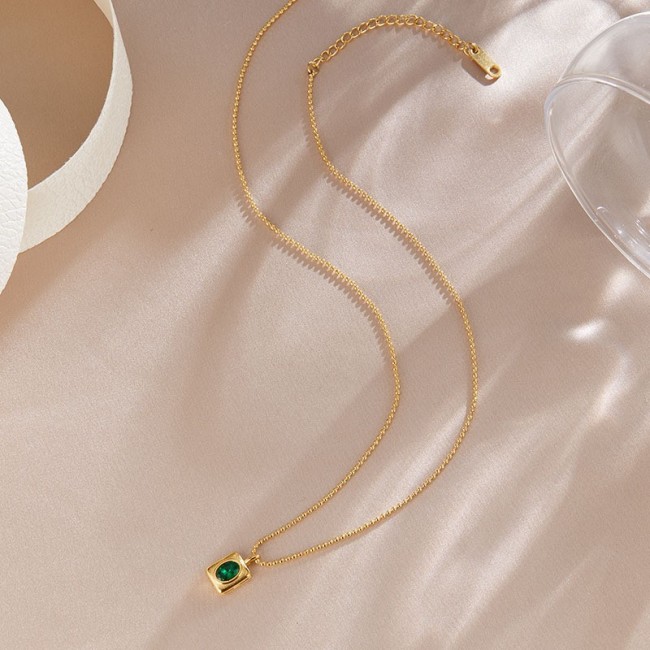 Niche luxury brand green crystal necklace for women, summer clavicle chain, decorative pendant, versatile with a high-end design sense