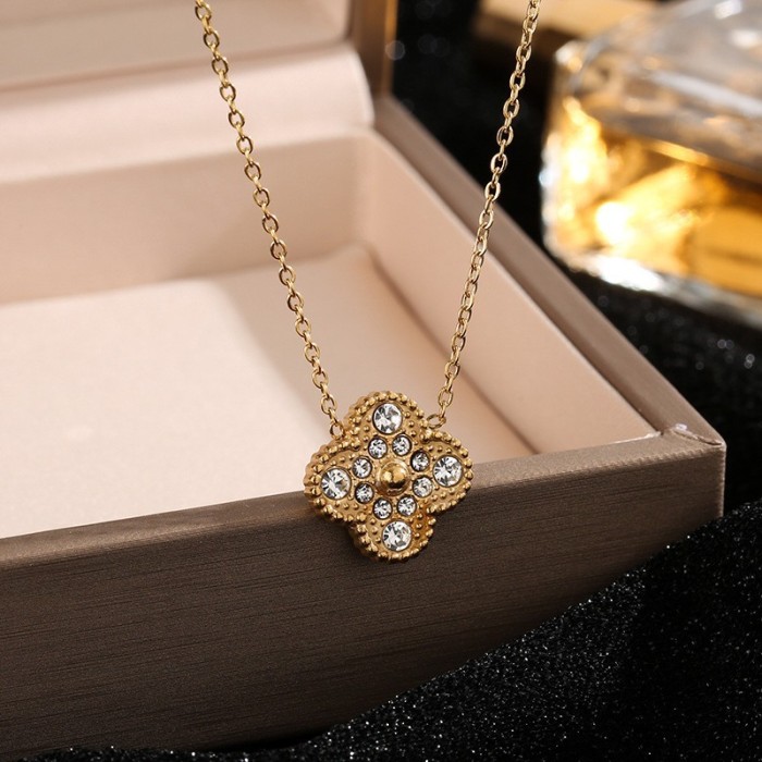 Korean-style diamond-encrusted crystal four-leaf clover titanium steel necklace for women, clavicle chain, popular design, 2023 new trendy style