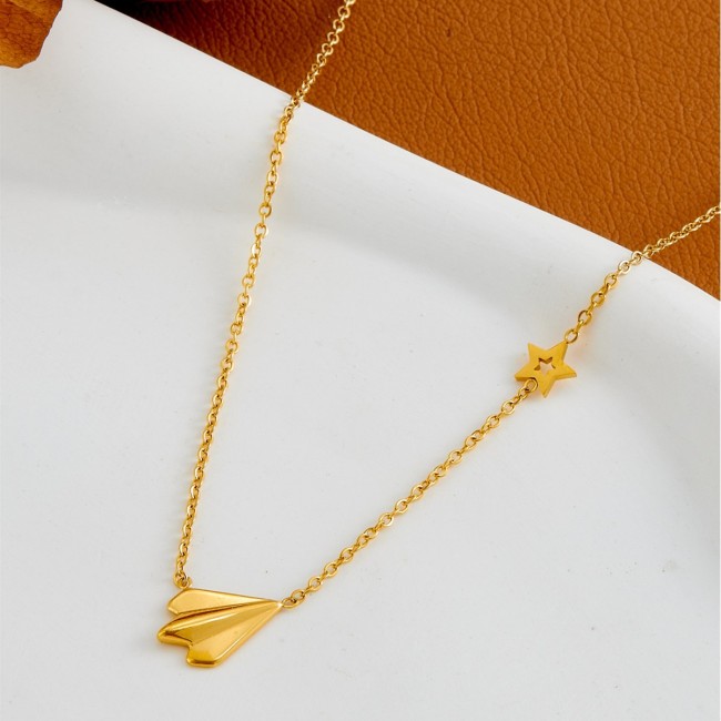 New popular fashion simple airplane necklace for women, unique design, titanium steel, non-fading, light luxury, versatile, high-end feel
