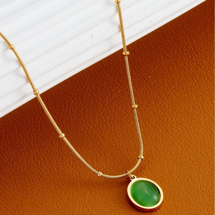 European and American retro ins-style cat's eye stone pendant necklace, niche design, light luxury titanium steel plated with 18K gold clavicle chain