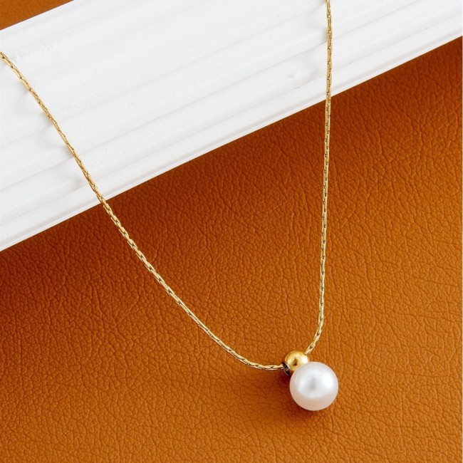 French-style minimalist luxury niche pearl pendant necklace, 18k titanium steel, versatile and elegant design