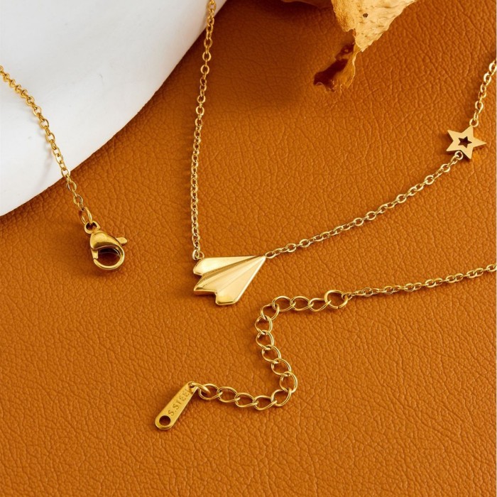 New popular fashion simple airplane necklace for women, unique design, titanium steel, non-fading, light luxury, versatile, high-end feel