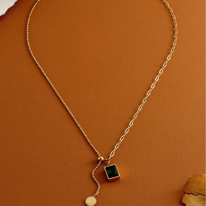 Gold-colored light luxury niche design high-end titanium steel non-fading necklace for women, collarbone chain, new trendy internet celebrity style