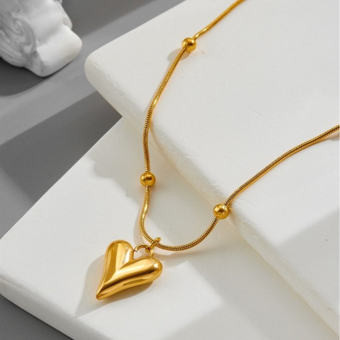 Vintage Minimalist Heart Necklace for Women, French Romantic Heart-Shaped Titanium Steel Gold Pendant, Light Luxury S...