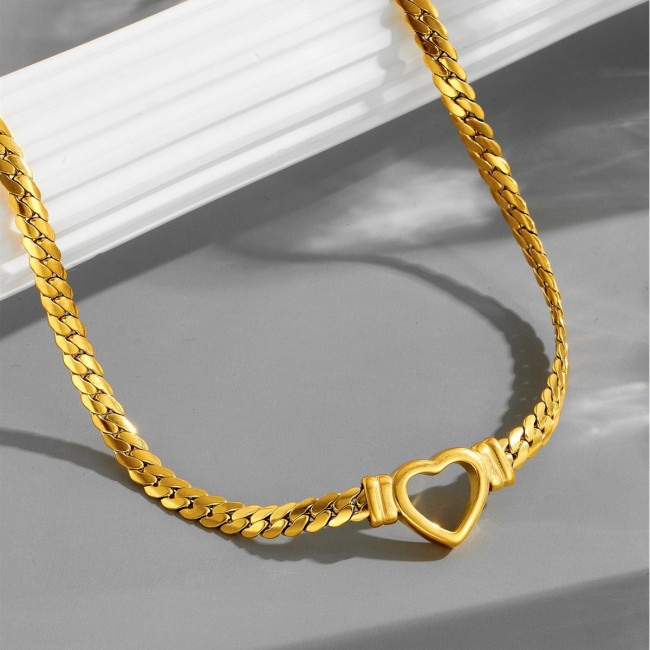 Jianxi Light Luxury Personalized Hollow Heart Necklace for Women, Fashionable Trendy Stainless Steel Clavicle Chain, New Hip-Hop Whip Chain
