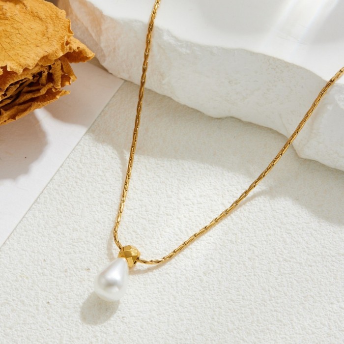 Light luxury and high-end pearl collarbone chain, niche minimalist stainless steel titanium steel water drop shell bead pendant necklace wholesale