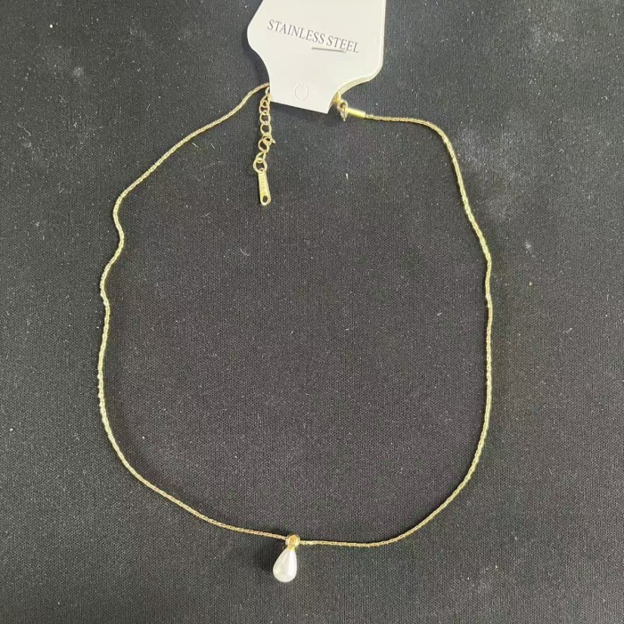 Light luxury and high-end pearl collarbone chain, niche minimalist stainless steel titanium steel water drop shell bead pendant necklace wholesale