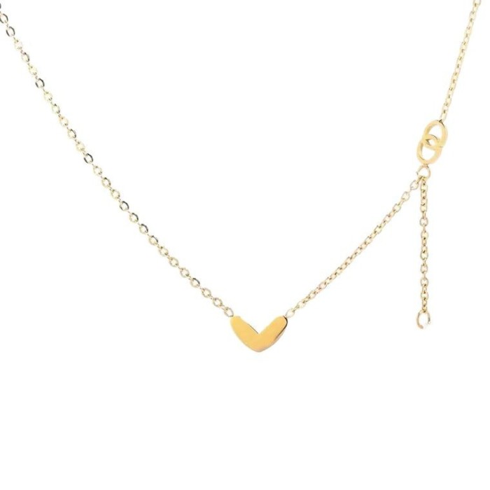 Korean and Japanese style small heart tassel titanium steel necklace for women, versatile 18K gold collarbone chain, niche light luxury simple jewelry wholesale
