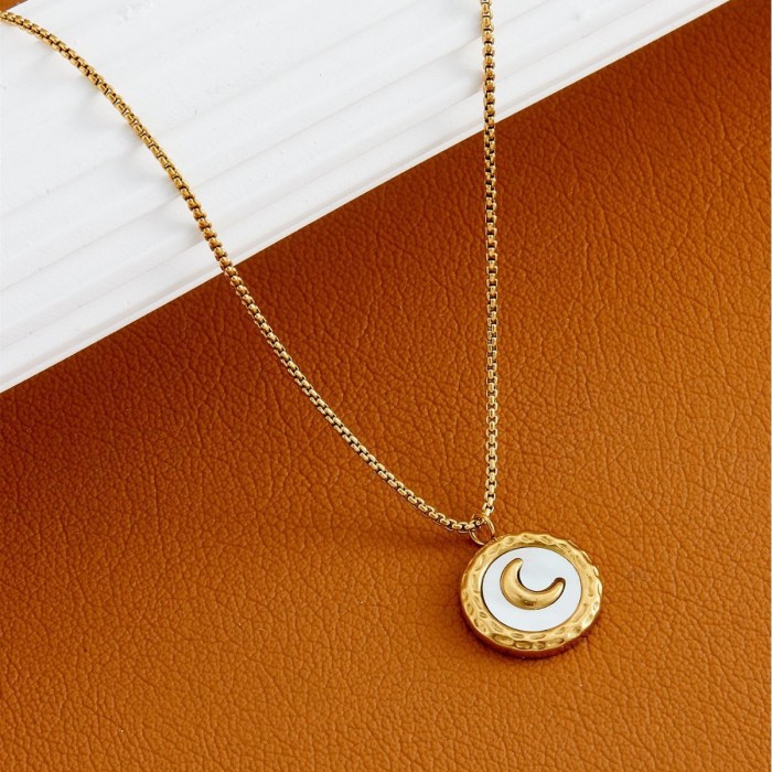 New European and American style niche white shell moon gold pendant collarbone chain versatile and elegant necklace