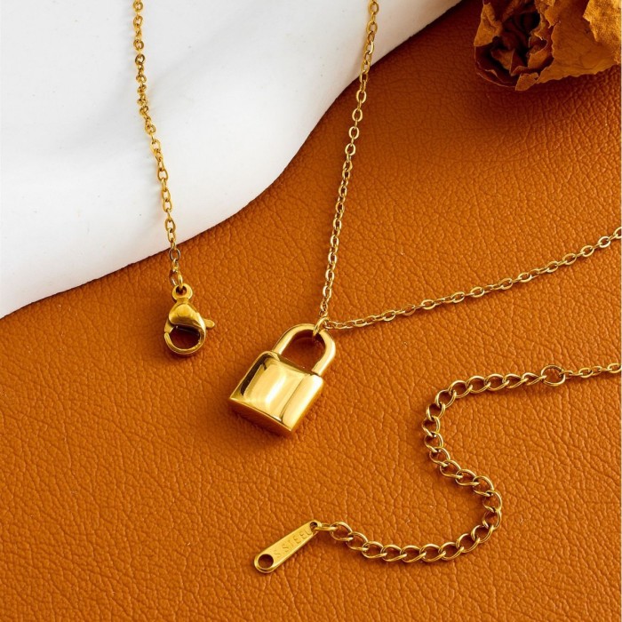 Cross-border accessories stainless steel lock pendant women's personalized hip-hop European and American necklace titanium steel sweater chain NC-581