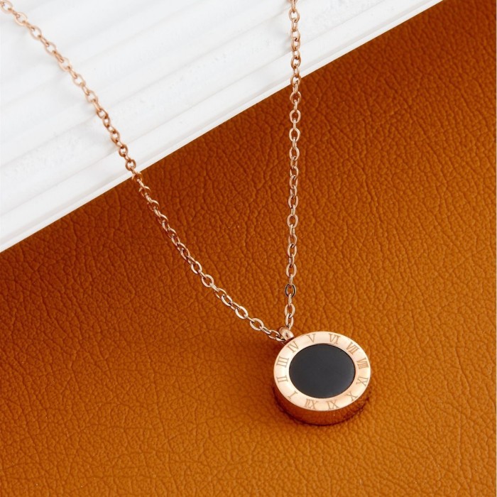 Korean and Japanese trendy new Roman numeral titanium steel necklace, anti-fading black and white double-sided collarbone chain, fashionable and stylish