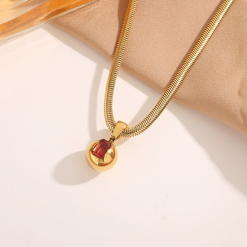 European and American fashion retro spherical pendant necklace, titanium steel color-retaining women's chain, popular online neck chain