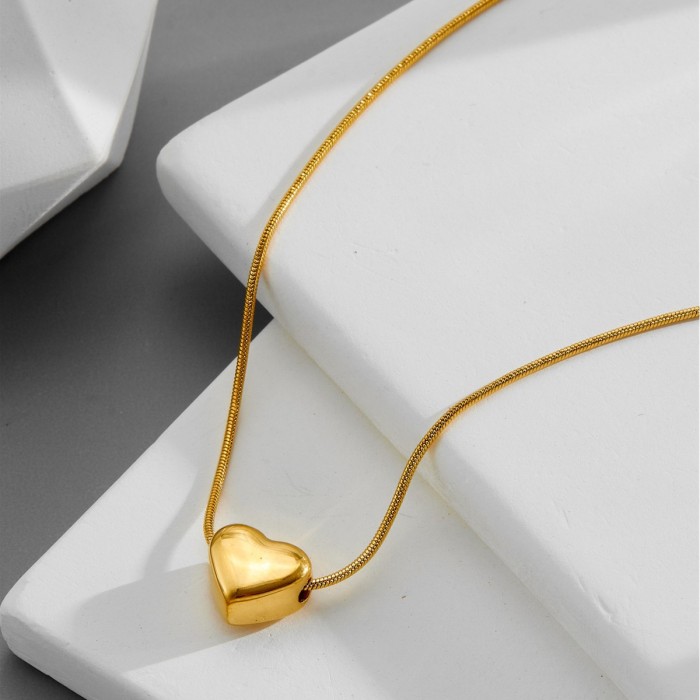 Titanium steel necklace with a light and luxurious feel, plated with real gold, exquisite and non-fading, versatile and fashionable, popular online trend clavicle chain for women, factory direct