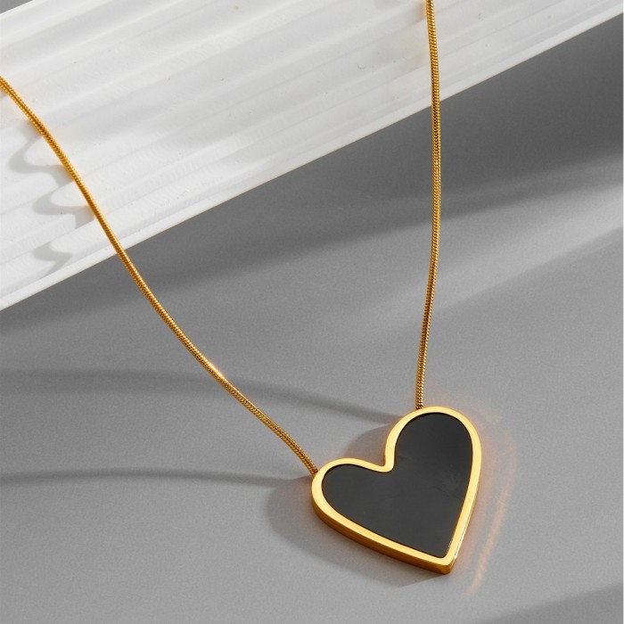 Gold-colored, light-luxury, niche design, high-end titanium steel non-fading elegant pendant necklace for women, collarbone chain, wholesale from manufacturer