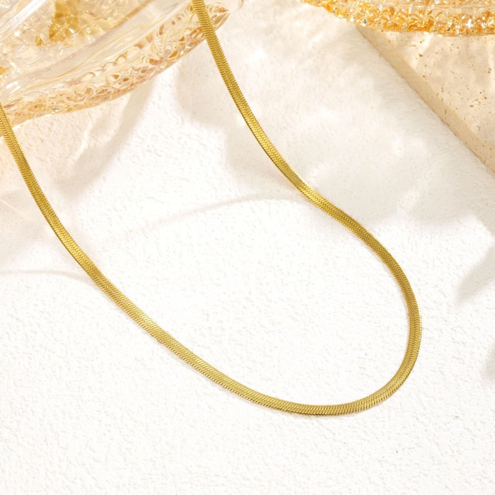 Multi-layer snake bone necklace for women, summer light luxury niche design, versatile collarbone chain, ins hip-hop retro neck accessory