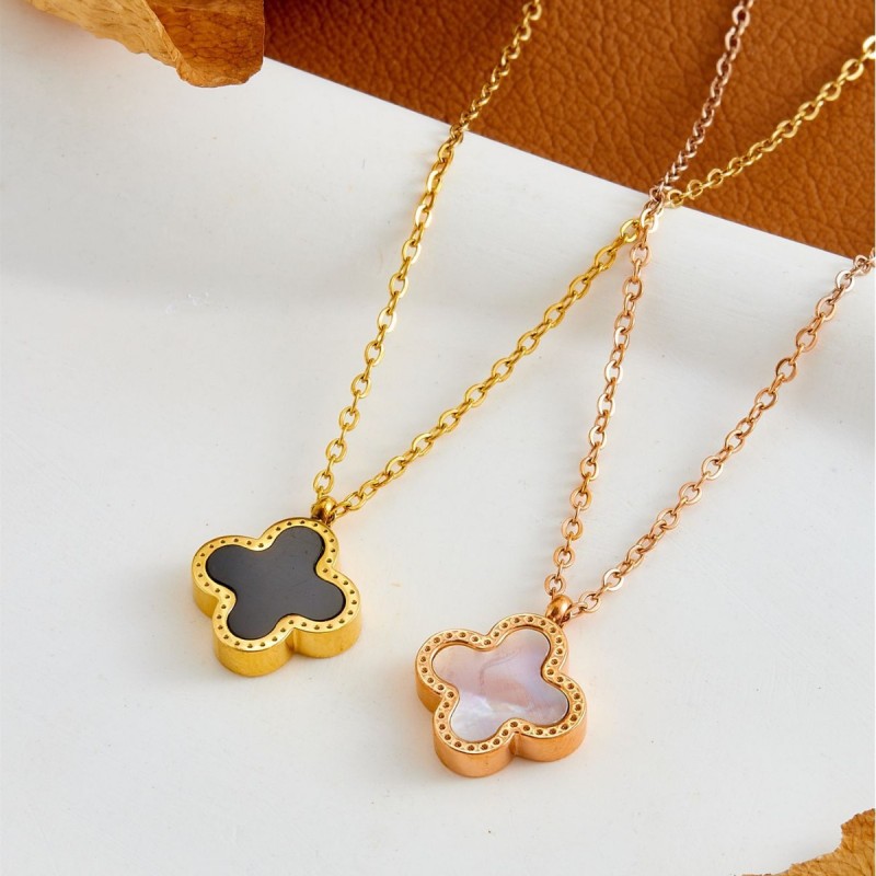 Fashionable black and red four-leaf clover necklace for women, trendy and simple, stylish and versatile collarbone chain, new model for 2024