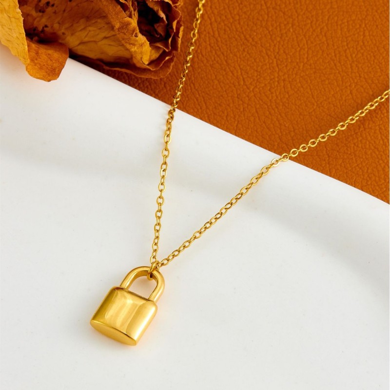 Cross-border accessories stainless steel lock pendant women's personalized hip-hop European and American necklace titanium steel sweater chain NC-581