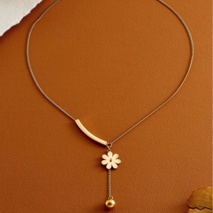 New daisy tassel necklace with a unique, cool and sophisticated vibe, niche style for women, popular on Instagram, clavicle chain from manufacturer