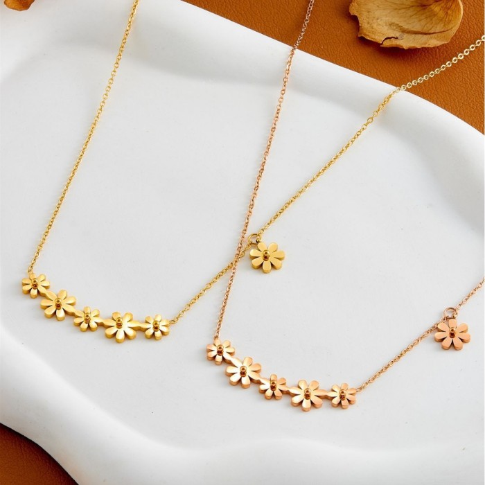 Sweet and natural titanium steel necklace for women, versatile and non-fading, with a unique design, fashionable pendant, elegant collarbone chain accessory