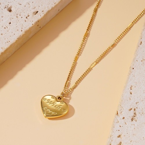 Popular European and American Mother's Day Gift: Heart Pendant Necklace for Women, Fashionable and Simple Love Heart-Shaped Clavicle Chain Jewelry