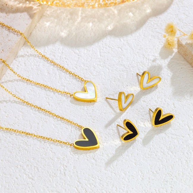 Summer titanium steel heart pendant necklace 2022 new model for women, niche design, light luxury collarbone chain, simple neck chain