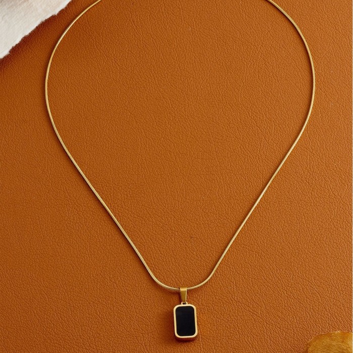 European and American fashion gold and black double-sided rectangular pendant necklace, non-fading titanium steel geometric personality versatile collarbone chain