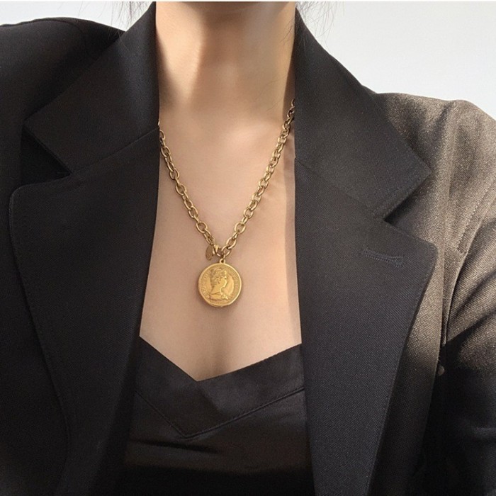 European and American fashion personality retro portrait round pendant titanium steel chain necklace with a high-end, cool and minimalist style
