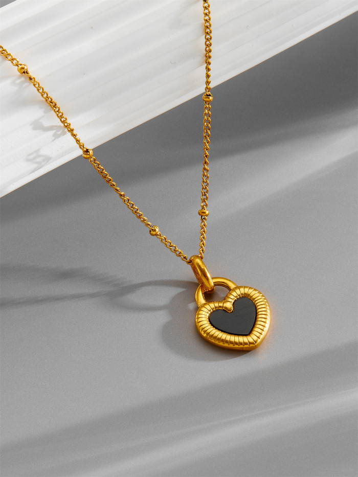 Summer double-sided black and white heart-shaped 14K plated collarbone chain, shell heart necklace, fashionable and high-end jewelry for women