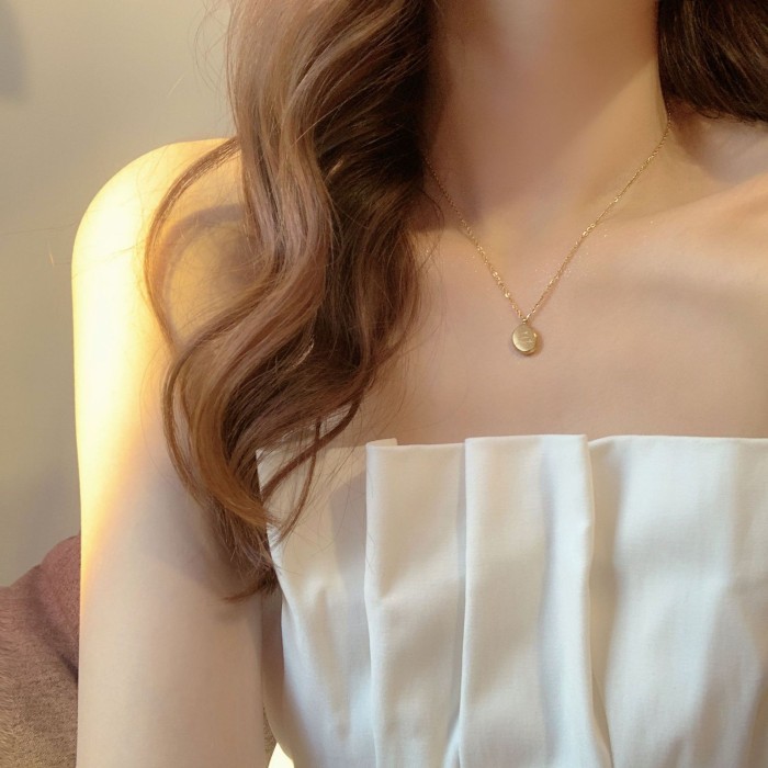 Simple and versatile English letter irregular small gold bar pendant necklace for women, collarbone chain, stylish and trendy
