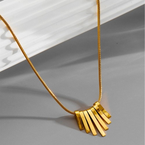 Titanium steel necklace for women, ins Korean style small gold bar, fashionable and simple design, compact and trendy brand jewelry, collarbone chain