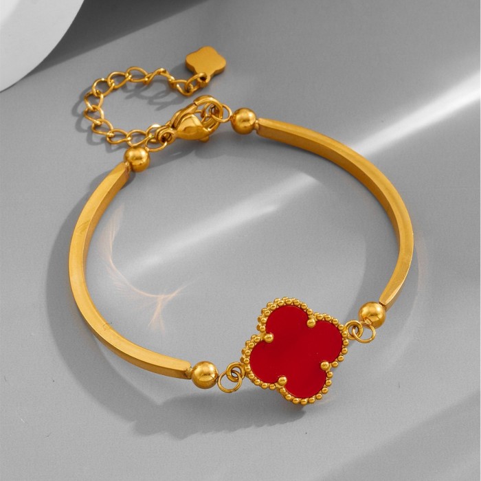 Cross-border bestseller four-leaf clover titanium steel bracelet for women, light luxury niche design pendant, simple and versatile, high-end feel bracelet